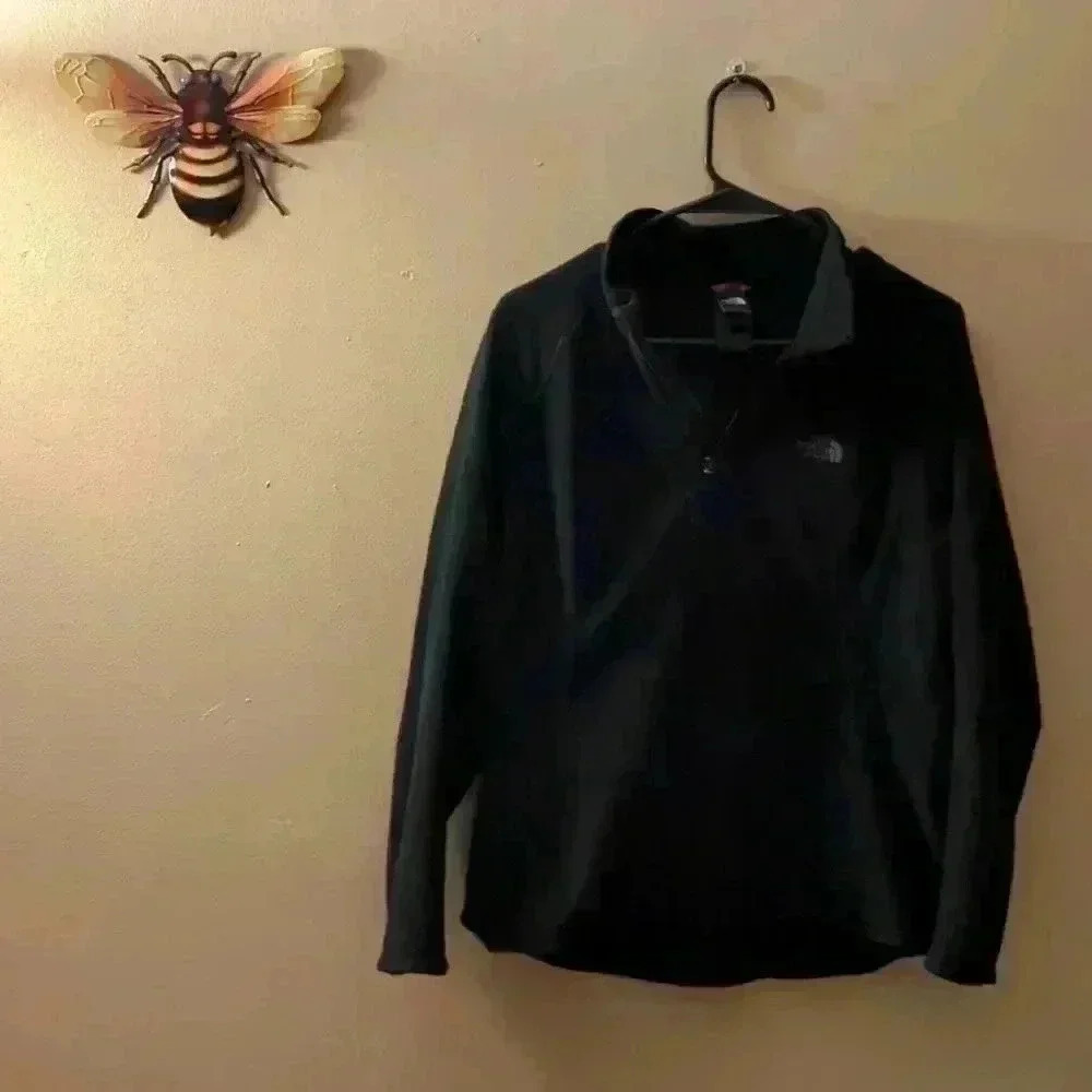 The North Face light weight pull over, black, large